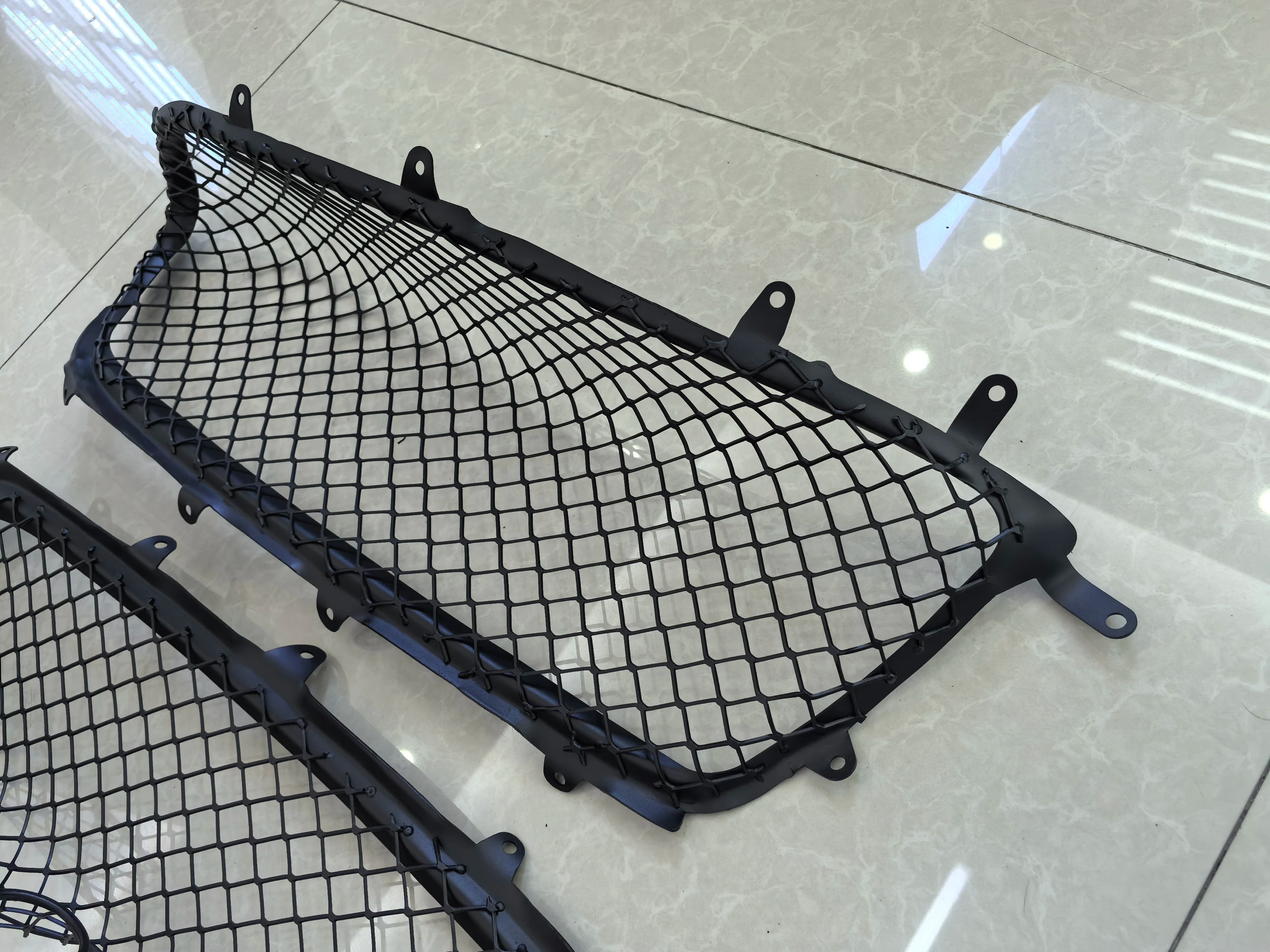 Top Quality AUTO PARTS SUIT for  488 COMPLETE FRONT ALUMINIUM GRILLE MESH Oem 815381 815413